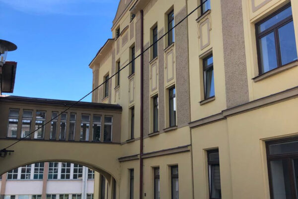 Nabízíme k prodeji světlý a udržovaný byt o dispozici 1+kk a celkové ploše 47 m², i na splátky