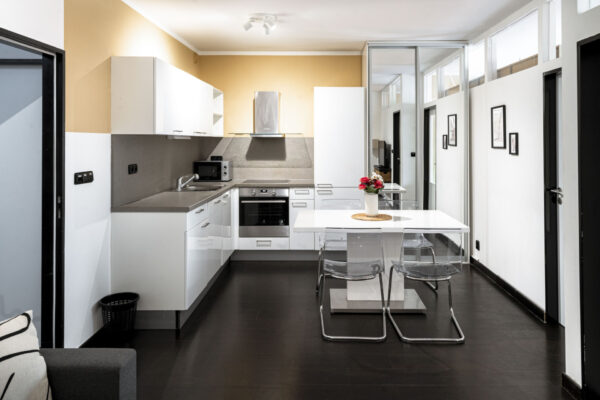 Byt 3+kk (76 m²) k pronájmu v srdci Karlína, s balkonem a střešní terasou s výhledem na Prahu